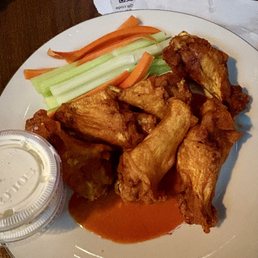 6 Wings were just fine. 6 Wings were just fine.