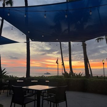 Maui Brewing - Sunset outside - Brewpubs Near Me - Lahaina, Hawaii Maui Brewing - Sunset outside - Brewpubs Near Me - Lahaina, Hawaii