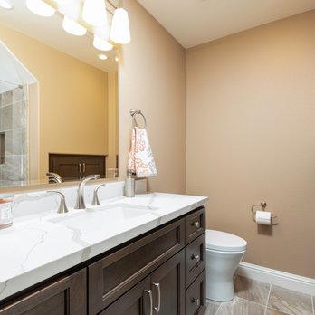 Eagle Peak Builders - Hall Bath - with Shower - General Contractors Near Me