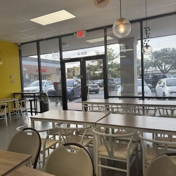 Happy Lemon - Seating area - Bubble Tea Near Me - Austin, Texas
