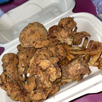 The Veggie - Chickun mushrooms ...SO FREAKIN GOOD! It blew my mind. I'm not even vegan and I will definitely order this again - Vegan Near Me - Madison, Alabama