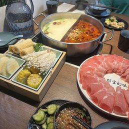 hot pot, toppings and sauce