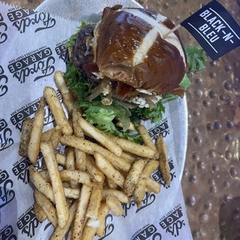 Ford's Garage Wesley Chapel - Same - Burgers Near Me - Lutz, Florida Ford's Garage Wesley Chapel - Same - Burgers Near Me - Lutz, Florida