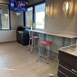 Hardee's - Dining