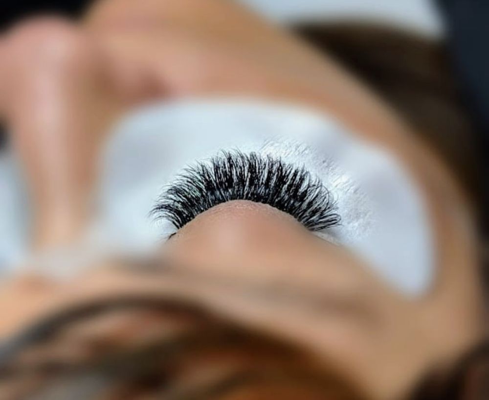Alexa's Luxe Lashes