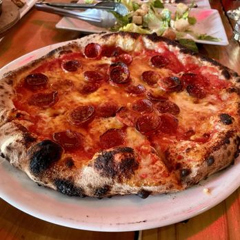 Il Lazzarone - Hot honey pepperoni - Pizza Near Me - Kansas City, Missouri Il Lazzarone - Hot honey pepperoni - Pizza Near Me - Kansas City, Missouri