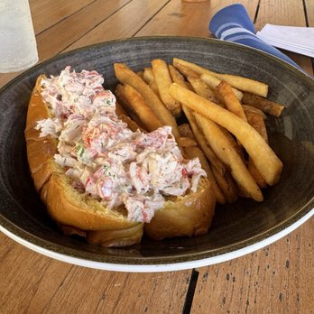 SandBar - Chilled Maine Lobster Roll - Sports Bars Near Me - Kissimmee, Florida