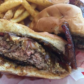 Memphis Mojo Cafe - Cross section of the Smoke Burger. - Cafes Near Me - Bartlett, Tennessee