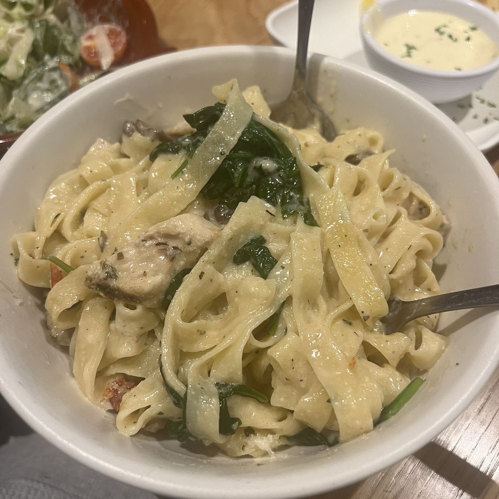 Roma Table - Chicken Florentine - Seasonal Item - Italian Near Me - Sevierville, Tennessee Roma Table - Chicken Florentine - Seasonal Item - Italian Near Me - Sevierville, Tennessee