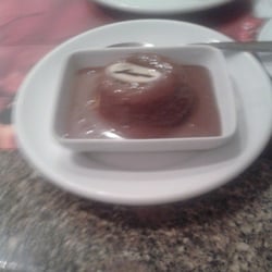 Confeitaria Lancaster - Bolo de cenoura com calda de chocolate.