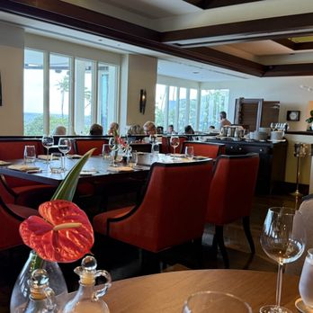 Alan Wongs Kahala - Dining room, toward open kitchen - Hawaiian Near Me - Honolulu, Hawaii Alan Wongs Kahala - Dining room, toward open kitchen - Hawaiian Near Me - Honolulu, Hawaii