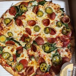 Pisanello's Pizza - Lukin' guuud..,check...the mozzarella cheese rolled to 1 side....check(fruuush ingredients).