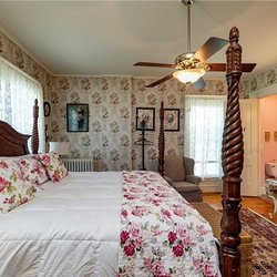 The Inn at Burnap's  - Winesap Guestroom