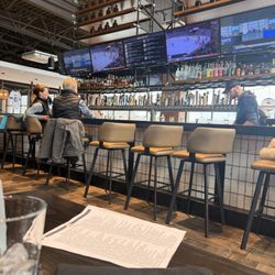 Alexs Market & Grill