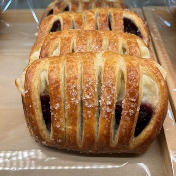 Tous Les Jours - Blueberry and cheese danish - Bakeries Near Me - New Haven, Connecticut Tous Les Jours - Blueberry and cheese danish - Bakeries Near Me - New Haven, Connecticut
