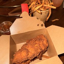 Plume - Chicken tenders & fries