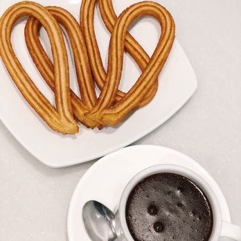 Santa Catalina - 4 churros (2,20€) and chocolate a la Francesa (3,20€) - Desserts Near Me - Valencia, V