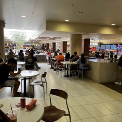 Mr.Cow-Ala Moana - Food Court seating area