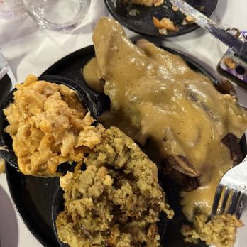 Jordyn's Soul Cafe - Short ribs, Mac n cheese and dressing - Soul Food Near Me - Chicago, Illinois