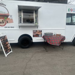 Gorditas Loli's - Food truck very clean people