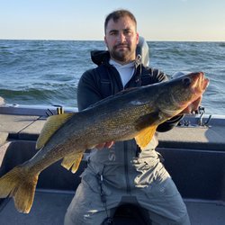 Epic Guide Service - Full time fishing and hunting guide. Specializing in trophy Green Bay walleye and world class musky fishing, Mississippi River duck hunts