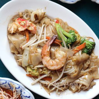 Champa - 27. Seafood Pad See-U ($15.50) - big portion - Thai Near Me - Providence, Rhode Island