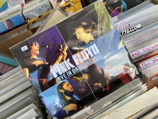 Mauerpark Flohmarkt by null