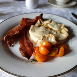 Yosemite Rose Bed and Breakfast - Caramelized onion and gorgonzola tart with bacon and fresh cherry tomato salad!