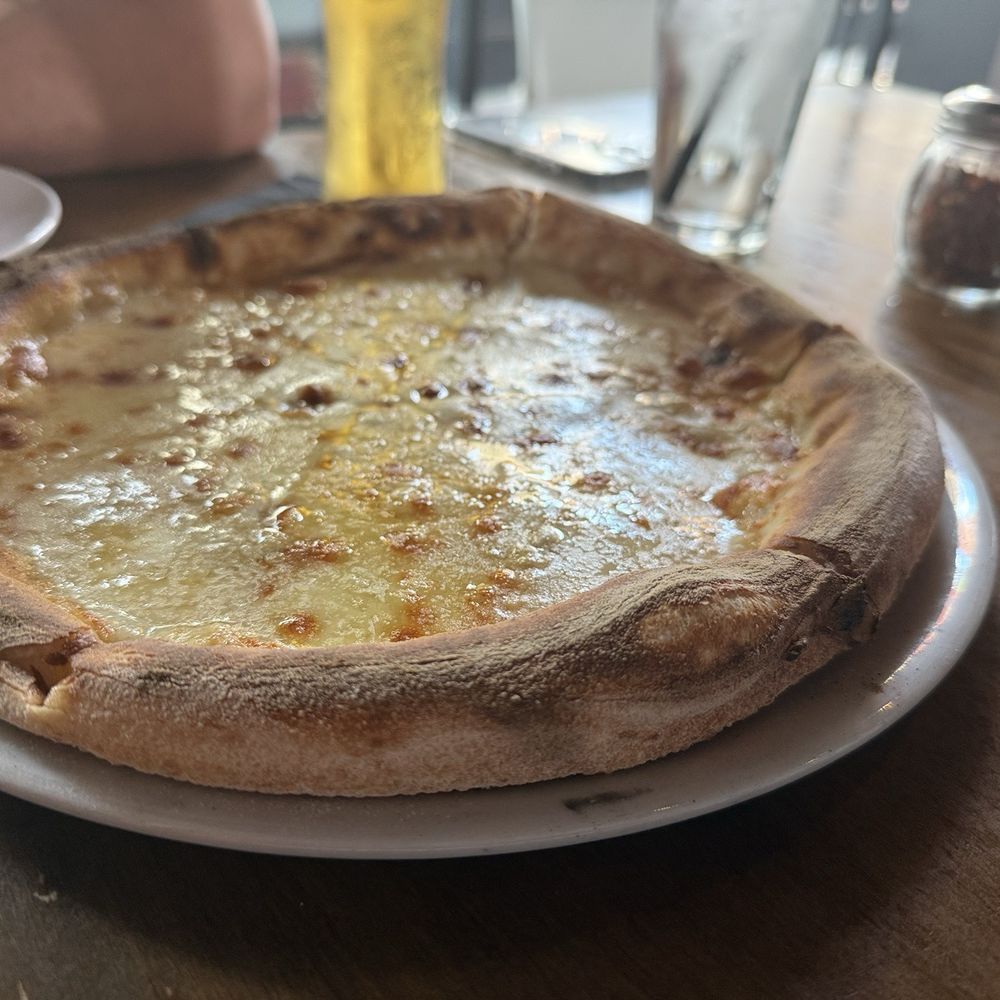 Quattro Formaggi pizza Quattro Formaggi pizza
