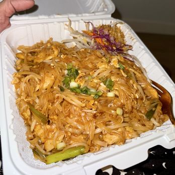 Thai Recipe Restaurant - Pad Thai noodles with chicken. - Thai Near Me - Seattle, Washington Thai Recipe Restaurant - Pad Thai noodles with chicken. - Thai Near Me - Seattle, Washington