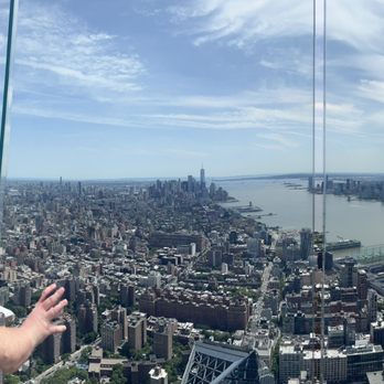 Edge - This glass does not obstruct the view and it's much thicker than you think it is - Observatories Near Me - New York, New York