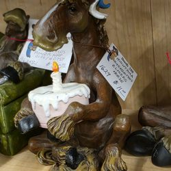 Charlotte's Web Antique Mall - Funny statues.
