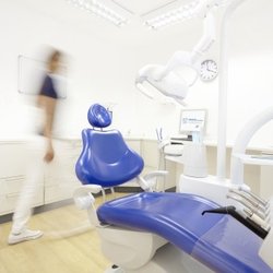 Zahnarztpraxis Dr. Thomas Röder & Kollegen - Behandlungszimmer Zahnarzt Dr. Röder in Wetzlar