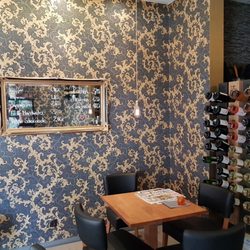 Golden Bar - Tapete mit Preisschild