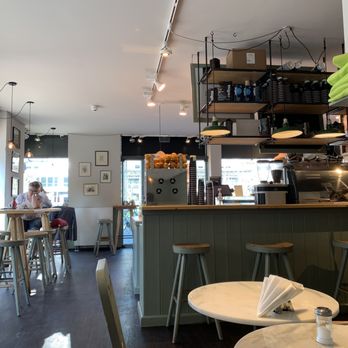 Lavazza - Interior ans back of coffee bar - Cafes Near Me - Munich, BY