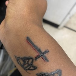 BLAZIN INK TATTOOS - Uneven lines