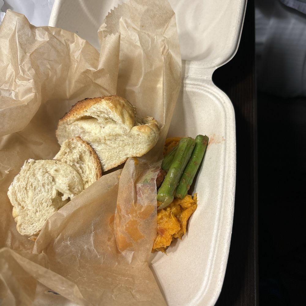 Boars Head Grill - Two pieces of bread, mashed sweet potatoes and two pieces of asparagus... WTH - Seafood Near Me - Savannah, Georgia