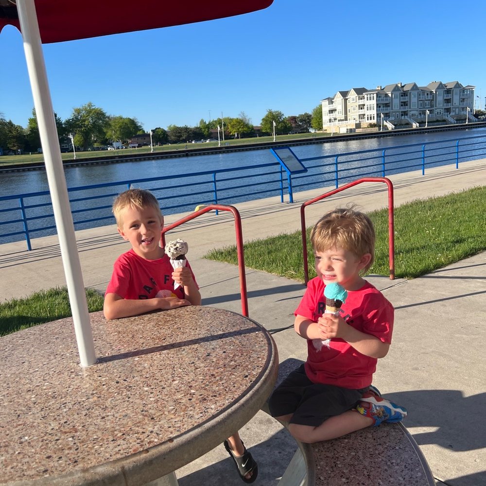 South Pier Parlor - Patio - Ice Cream & Frozen Yogurt Near Me - Sheboygan, Wisconsin South Pier Parlor - Patio - Ice Cream & Frozen Yogurt Near Me - Sheboygan, Wisconsin