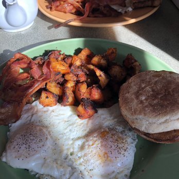 Ralph's Cafe - Breakfast & Brunch Near Me - Brooks, Maine