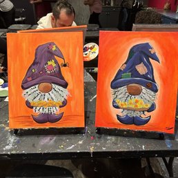 Gnomes painting! Gnomes painting!