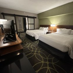 Fairfield Inn & Suites by Marriott Guelph - Room view 5 of 7: view of the bedroom from the entry.