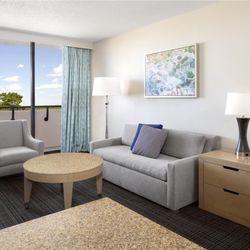 Embassy Suites by Hilton Tampa Airport Westshore - Guest room