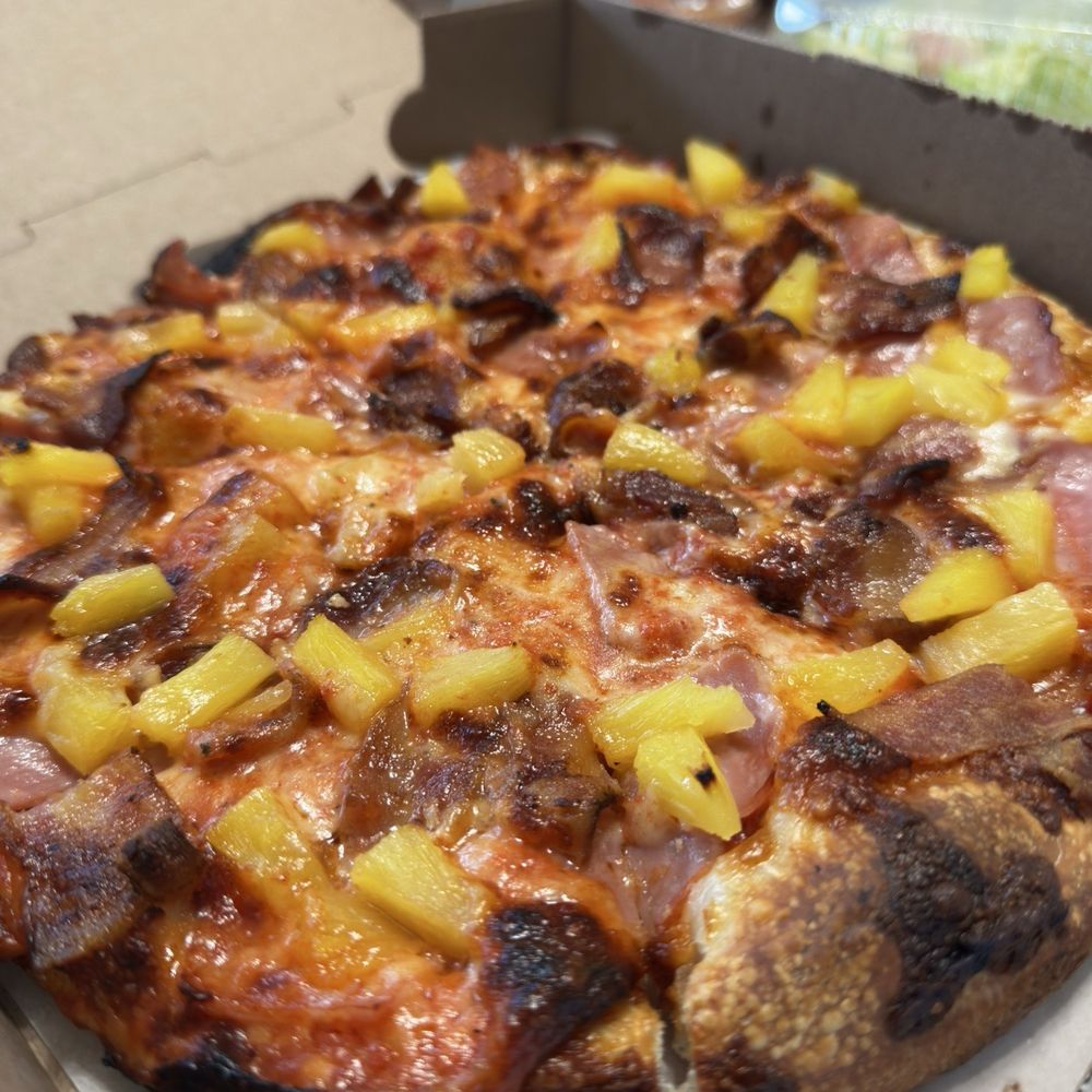 Lindos Pizza - Hawaiian pizza with bacon - Pizza Near Me - South Easton, Massachusetts Lindos Pizza - Hawaiian pizza with bacon - Pizza Near Me - South Easton, Massachusetts