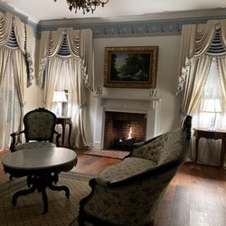 Monmouth Historic Inn & Gardens - Living Room