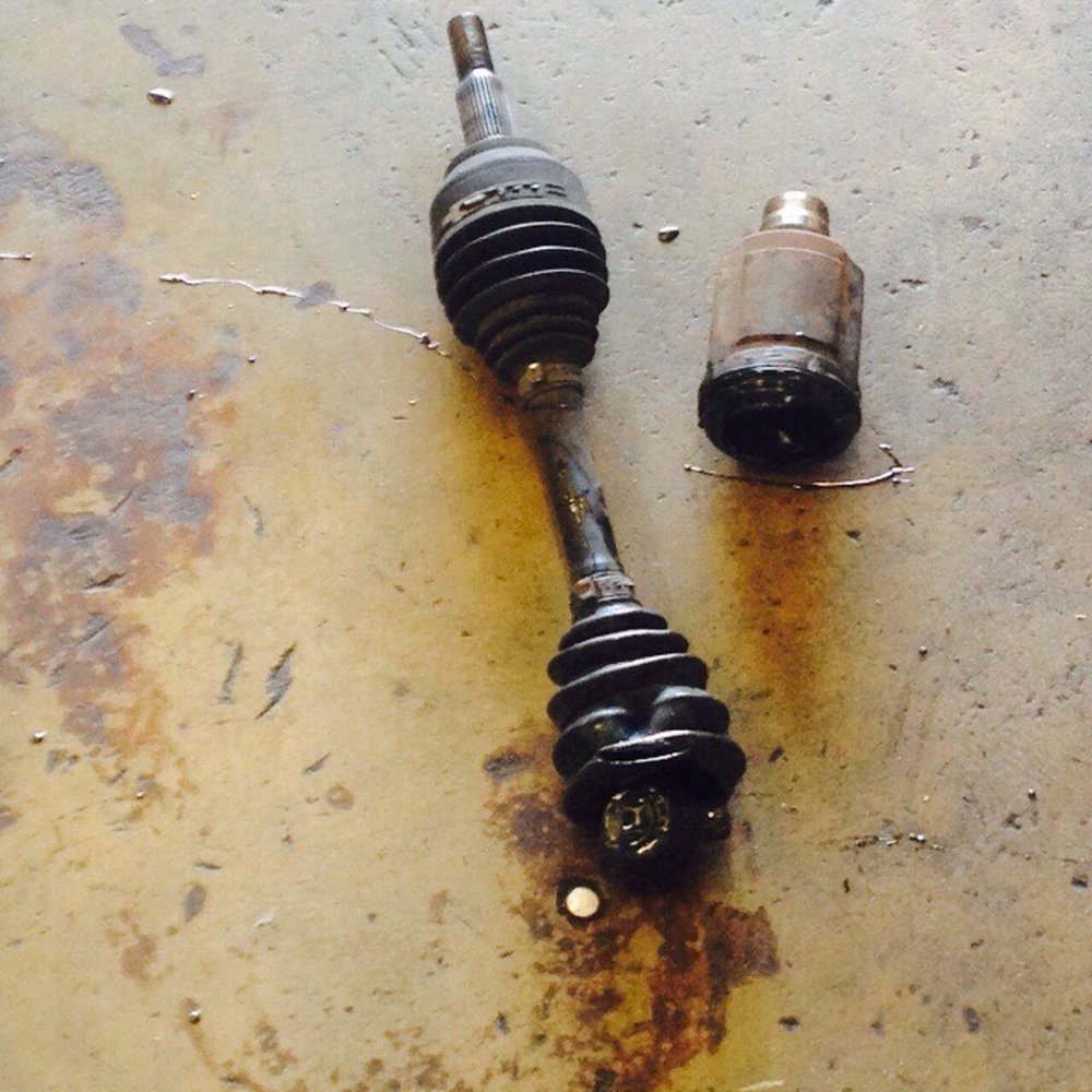 Lion Transmission - Broken because it was missing a square our it was not tighten properly , we took a second chance - Transmission Repair Near Me - Montclair, California
