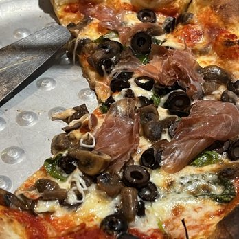 Pizzeria da Laura - Spinach, olives, mushrooms, prosciutto - Pizza Near Me - Berkeley, California