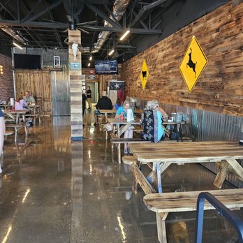 Strouderosa BBQ - Nice interior. Had a nice vibe. - Barbeque Near Me - Dallas, Texas Strouderosa BBQ - Nice interior. Had a nice vibe. - Barbeque Near Me - Dallas, Texas
