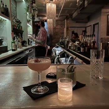 Fig. 19 - Lounges Near Me - New York, New York Fig. 19 - Lounges Near Me - New York, New York