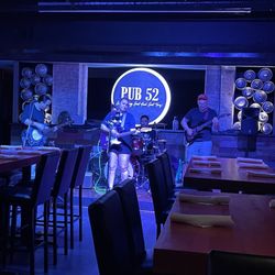 Pub52 Gastropub & Kitchen - Alexa and the Old Fashioneds