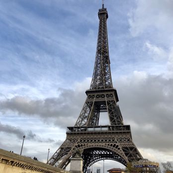 Vedettes de Paris - View of the Eiffel Tower as the tour boat leaves the dock - Boat Tours Near Me - Paris, 75